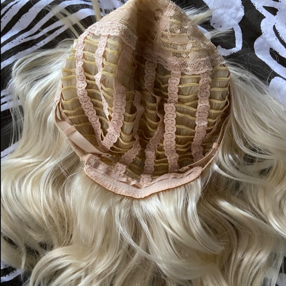 Wig - Picture 4 of 8